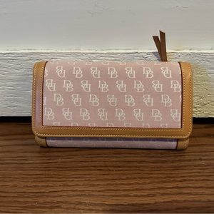 2000’s Vintage Dooney & Bourke Wallet - never used